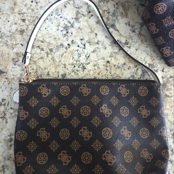 GUESS Tote Set - Picture 11 of 14